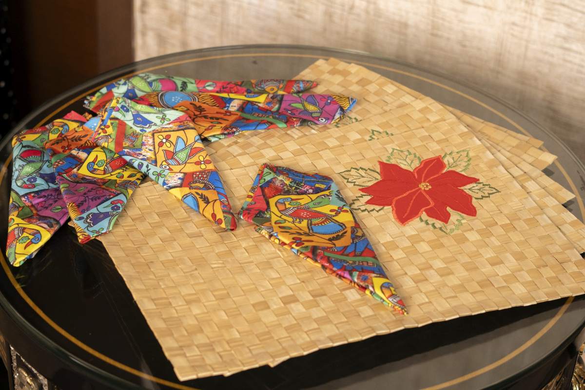 Floral Mat with Vibrant Napkins