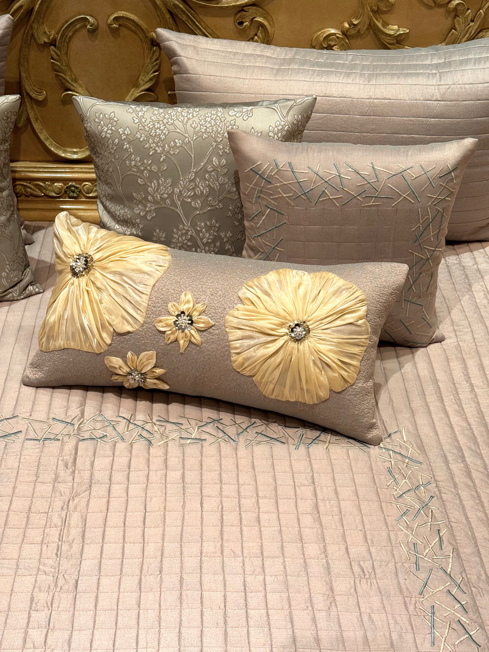 Nora Bedding Set