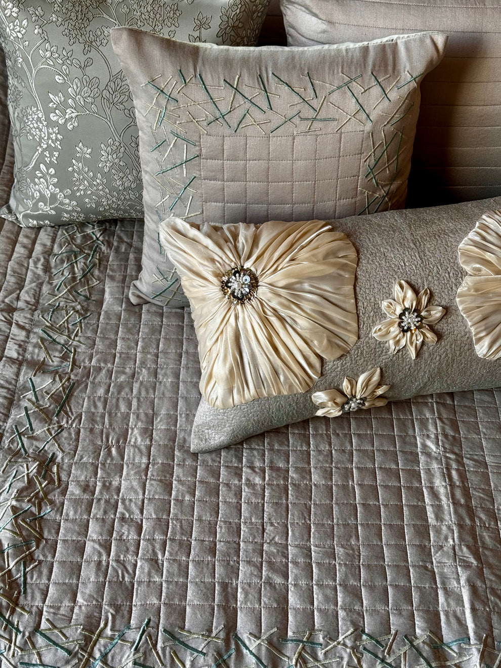 Nora Bedding Set