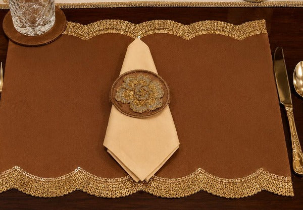 Regal Scallop Embroidered Placemat Set