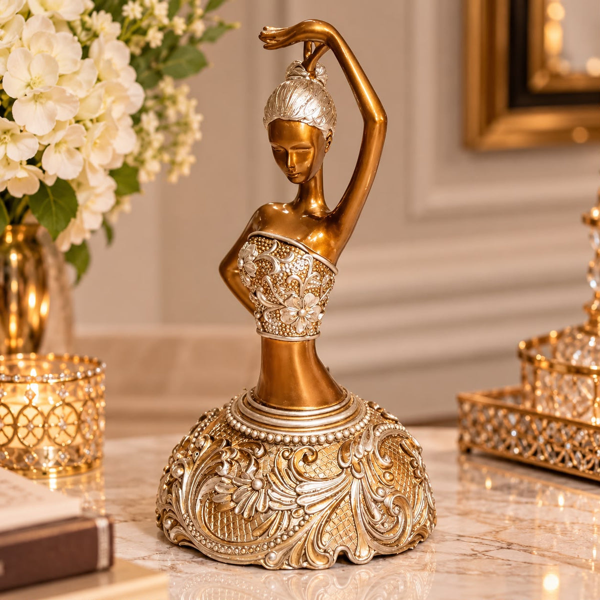Élise Royale Figurine