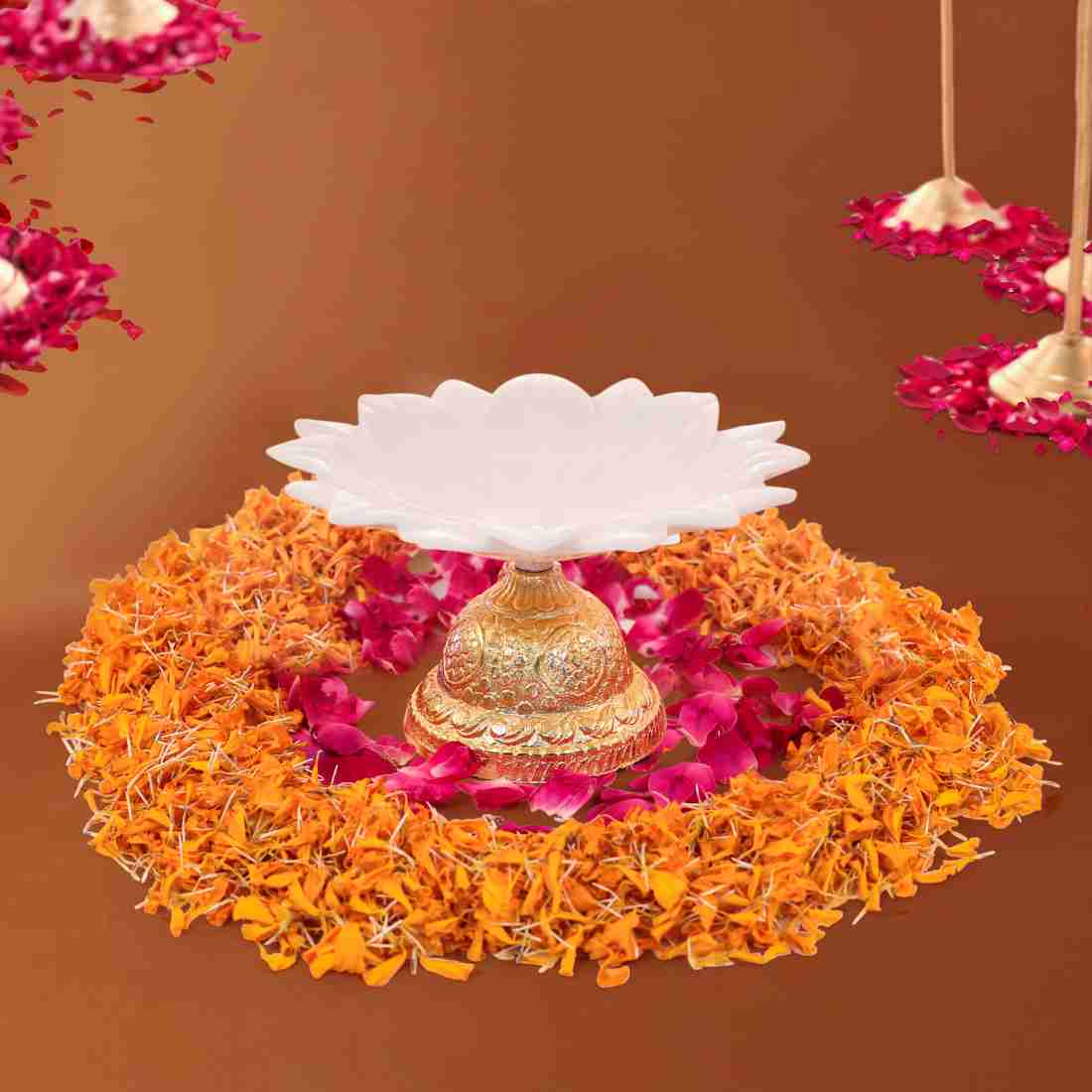 White Lotus Gold Urli